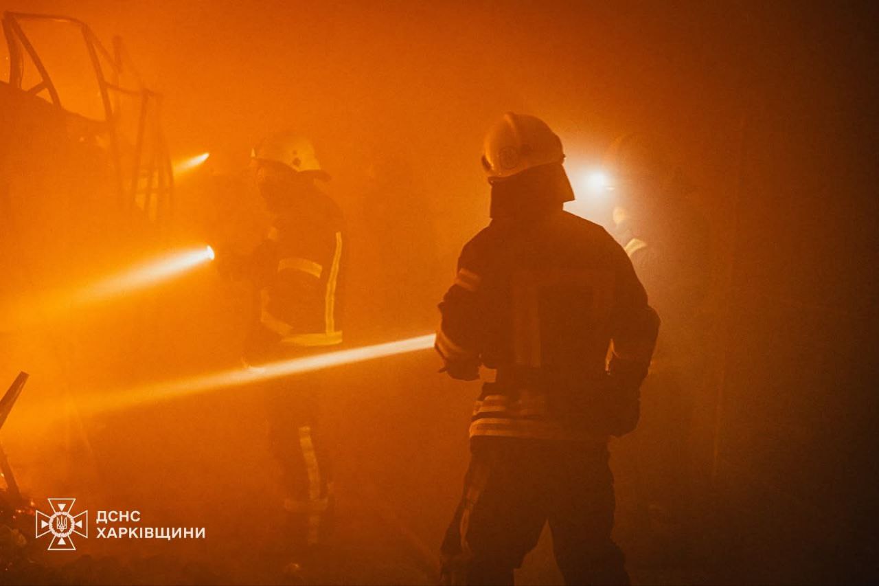 Надзвичайники рятували від вогню підприємство у Слобідському районі
